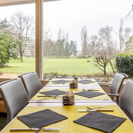 Отель Brit Le Parc Vichy 3*