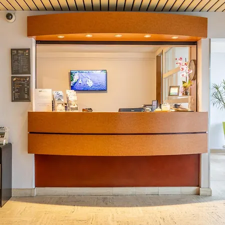 Brit Le Parc Vichy Otel 3*