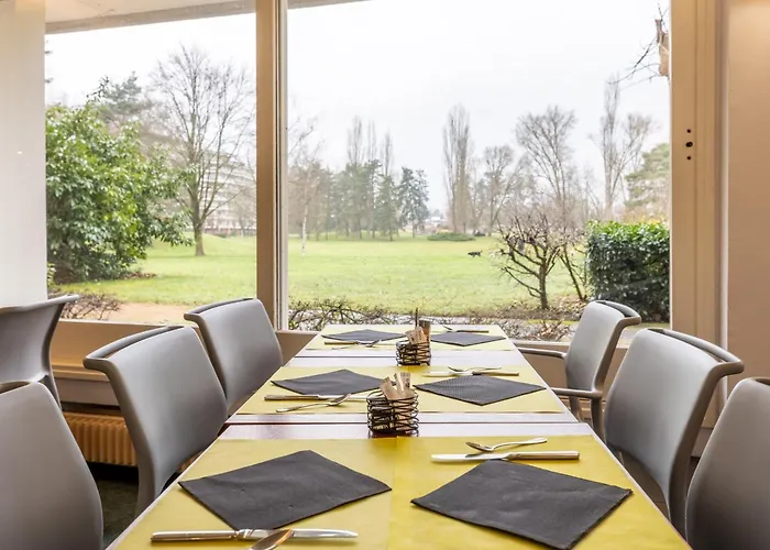 Отель Brit Le Parc Vichy 3*