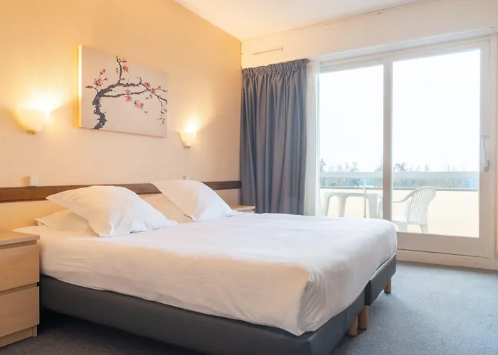 Brit Le Parc Vichy 3* Бельрив-сюр-Алье